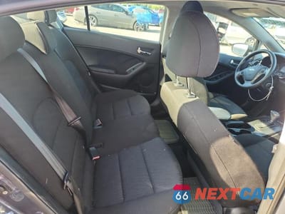 Zdjęcie 10 z 13 samochodu: 2016 KIA FORTE LX VIN:KNAFK4A68G5613055 - miniatura