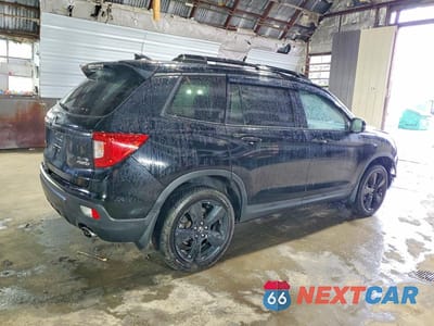 Trzecie zdjęcie samochodu z tyłu: 2020 HONDA PASSPORT ELITE VIN:5FNYF8H0XLB010822 - miniatura