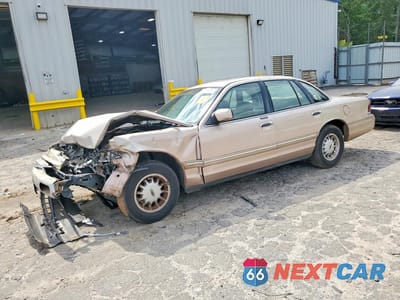 1996 FORD CROWN VICTORIA LX 2FALP74W5TX124681 - główne zdjęcie licytacji z USA - miniatura