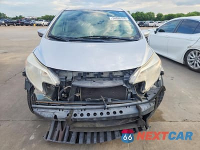 Piąte zdjęcie samochodu w środku: 2016 NISSAN VERSA NOTE SV VIN:3N1CE2CP9GL366994 - miniatura