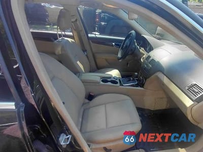 Piąte zdjęcie samochodu w środku: 2010 MERCEDES-BENZ C 300 4MATIC VIN:WDDGF8BB2AR105863 - miniatura