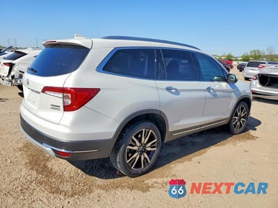 Trzecie zdjęcie samochodu z tyłu: 2021 HONDA PILOT TOURING VIN:5FNYF6H92MB002038 - miniatura