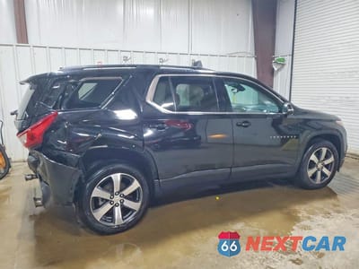 Trzecie zdjęcie samochodu z tyłu: 2021 CHEVROLET TRAVERSE LT VIN:1GNEVHKWXMJ154777 - miniatura