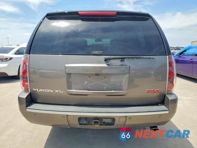 Zdjęcie 6 z 13 samochodu: 2014 GMC YUKON XL DENALI VIN:1GKS2MEF7ER239480 - miniatura