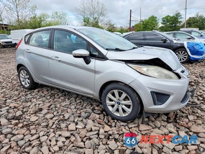 Czwarte zdjęcie samochodu z boku: 2013 FORD FIESTA SE VIN:3FADP4EJ8DM150405 - miniatura
