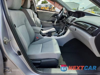 Zdjęcie 7 z 12 samochodu: 2017 HONDA ACCORD LX VIN:1HGCR2F3XHA204134 - miniatura