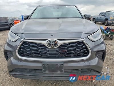 Piąte zdjęcie samochodu w środku: 2021 TOYOTA HIGHLANDER L VIN:5TDCZRAH1MS084361 - miniatura