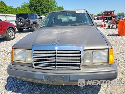 Piąte zdjęcie samochodu w środku: 1993 MERCEDES-BENZ 300 E 2.8 VIN:WDBEA28E5PB998657 - miniatura