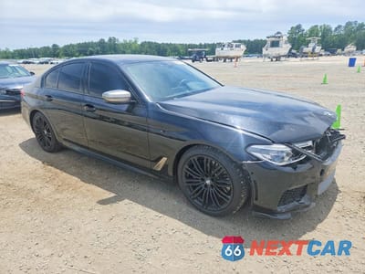 Czwarte zdjęcie samochodu z boku: 2018 BMW M550XI VIN:WBAJB9C50JG464583 - miniatura