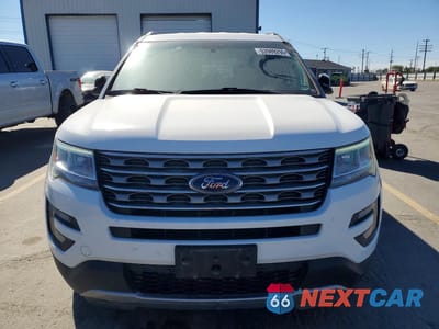 Piąte zdjęcie samochodu w środku: 2017 FORD EXPLORER XLT VIN:1FM5K8D87HGC85826 - miniatura