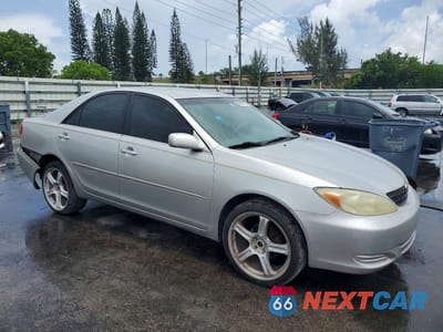 Czwarte zdjęcie samochodu z boku: 2002 TOYOTA CAMRY LE VIN:4T1BE32K92U099404 - miniatura