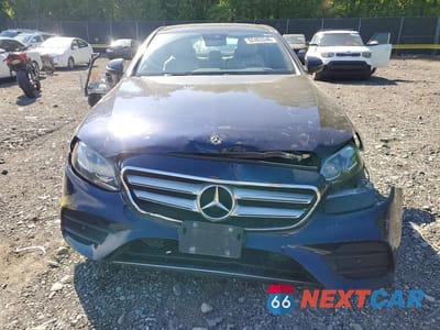 Piąte zdjęcie samochodu w środku: 2018 MERCEDES-BENZ E 300 4MATIC VIN:WDDZF4KB4JA404853 - miniatura