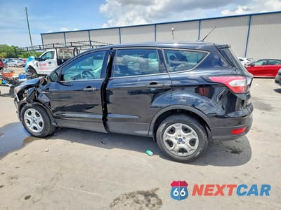 Drugie zdjęcie samochodu z przodu: 2018 FORD ESCAPE S VIN:1FMCU0F75JUB36894 - miniatura