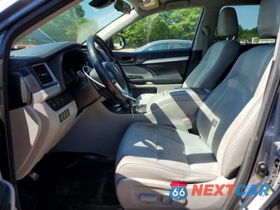 Zdjęcie 7 z 13 samochodu: 2017 TOYOTA HIGHLANDER LE PLUS VIN:5TDZZRFH5HS194094 - miniatura