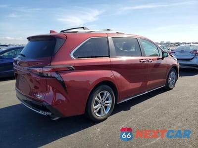 Trzecie zdjęcie samochodu z tyłu: 2023 TOYOTA SIENNA PLATINUM 7-PASSENGER VIN:5TDESKFC8PS085125 - miniatura