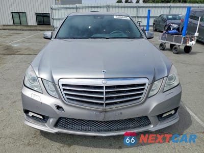 Piąte zdjęcie samochodu w środku: 2010 MERCEDES-BENZ E 550 VIN:WDDHF7CBXAA249561 - miniatura