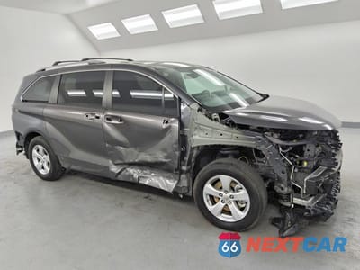 Czwarte zdjęcie samochodu z boku: 2025 TOYOTA SIENNA PLATINUM 7-PASSENGER VIN:5TDERKEC8SS280731 - miniatura