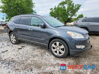 Czwarte zdjęcie samochodu z boku: 2009 CHEVROLET TRAVERSE LTZ VIN:1GNER33DX9S170189 - miniatura