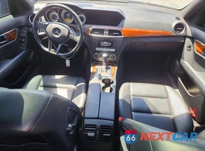 Zdjęcie 8 z 12 samochodu: 2012 MERCEDES-BENZ C 300 4MATIC VIN:WDDGF8BB6CR214832 - miniatura