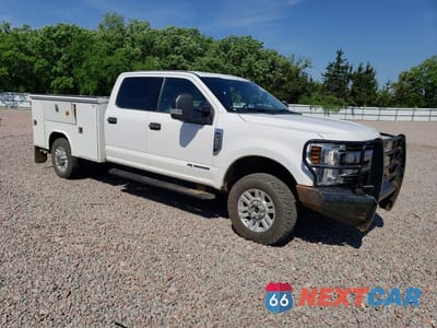 Czwarte zdjęcie samochodu z boku: 2019 FORD F350 SUPER DUTY VIN:1FD8W3BT0KEG46621 - miniatura