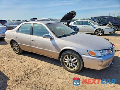 Czwarte zdjęcie samochodu z boku: 2000 TOYOTA CAMRY XLE V6 VIN:4T1BF28K5YU954834 - miniatura