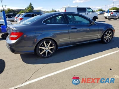 Trzecie zdjęcie samochodu z tyłu: 2015 MERCEDES-BENZ C 250 VIN:WDDGJ4HB0FG383999 - miniatura
