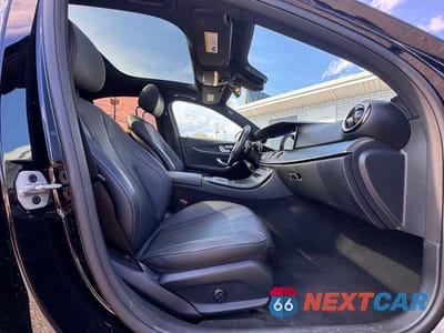 Piąte zdjęcie samochodu w środku: 2022 MERCEDES-BENZ E 350 4MATIC VIN:W1KZF8EBXNB029411 - miniatura