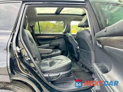 Zdjęcie 9 z 10 samochodu: 2023 TOYOTA HIGHLANDER PLATINUM VIN:5TDKDRBH8PS035011 - miniatura