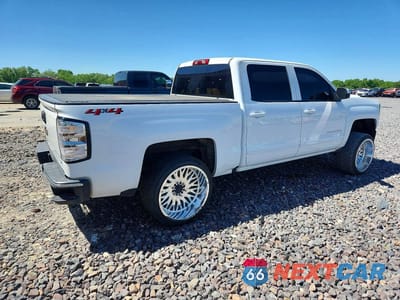 Trzecie zdjęcie samochodu z tyłu: 2018 CHEVROLET SILVERADO K1500 LT VIN:3GCUKREC4JG416374 - miniatura