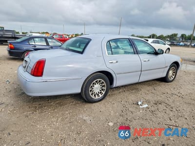 Trzecie zdjęcie samochodu z tyłu: 1999 LINCOLN TOWN CAR SIGNATURE VIN:1LNHM82W3XY683830 - miniatura