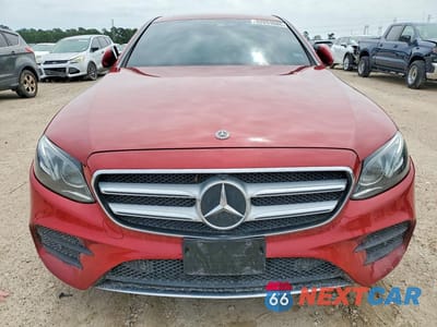 Piąte zdjęcie samochodu w środku: 2019 MERCEDES-BENZ E 300 VIN:WDDZF4JB4KA520055 - miniatura
