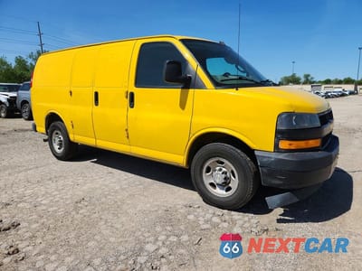 Czwarte zdjęcie samochodu z boku: 2021 CHEVROLET EXPRESS 2500 CARGO DELIVERY VAN VIN:1GCWGAFP2M1166830 - miniatura