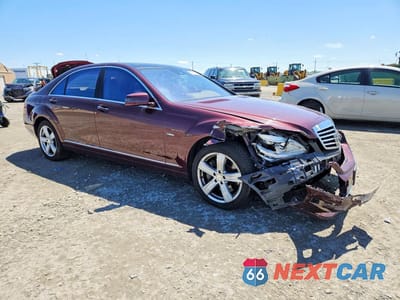 Czwarte zdjęcie samochodu z boku: 2012 MERCEDES-BENZ S 550 4MATIC VIN:WDDNG9EB5CA447332 - miniatura