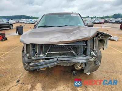 Piąte zdjęcie samochodu w środku: 2013 CHEVROLET SUBURBAN C1500 LS VIN:1GNSCHE03DR376840 - miniatura