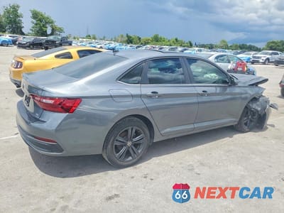 Trzecie zdjęcie samochodu z tyłu: 2024 VOLKSWAGEN JETTA SE VIN:3VW7M7BU6RM080858 - miniatura