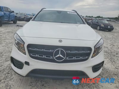 Piąte zdjęcie samochodu w środku: 2018 MERCEDES-BENZ GLA 250 VIN:WDCTG4EB5JJ504821 - miniatura