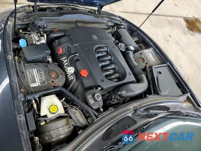 Zdjęcie 11 z 12 samochodu: 2003 JAGUAR XK8 VIN:SAJDA42C232A32507 - miniatura