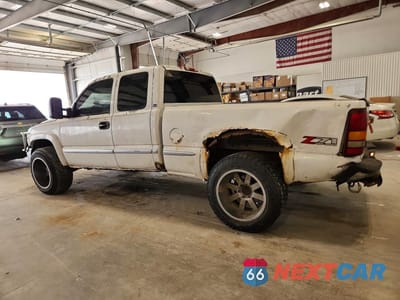 Drugie zdjęcie samochodu z przodu: 2002 GMC NEW SIERRA K1500 VIN:2GTEK19T821205317 - miniatura