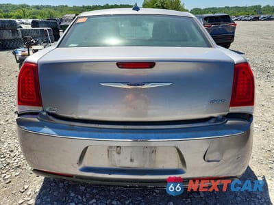 Zdjęcie 6 z 12 samochodu: 2018 CHRYSLER 300 LIMITED VIN:2C3CCAEGXJH145936 - miniatura