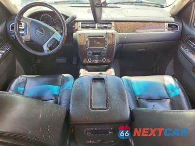 Zdjęcie 8 z 13 samochodu: 2011 GMC YUKON XL DENALI VIN:1GKS2MEF0BR311227 - miniatura