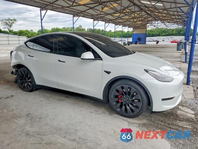 Czwarte zdjęcie samochodu z boku: 2022 TESLA MODEL Y VIN:7SAYGDEF6NF441968 - miniatura