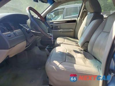 Zdjęcie 7 z 12 samochodu: 2011 LINCOLN TOWN CAR SIGNATURE LIMITED VIN:2LNBL8CVXBX761074 - miniatura