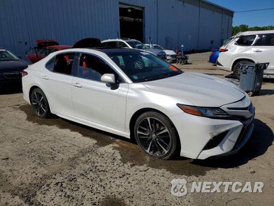 Czwarte zdjęcie samochodu z boku: 2018 TOYOTA CAMRY XSE V6 VIN:4T1BZ1HK4JU020199 - miniatura