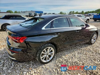Trzecie zdjęcie samochodu z tyłu: 2025 AUDI A3 PREMIUM VIN:WAUGUDGYXSA051344 - miniatura