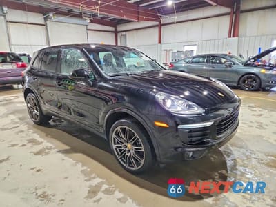 Czwarte zdjęcie samochodu z boku: 2017 PORSCHE CAYENNE VIN:WP1AA2A27HKA81638 - miniatura