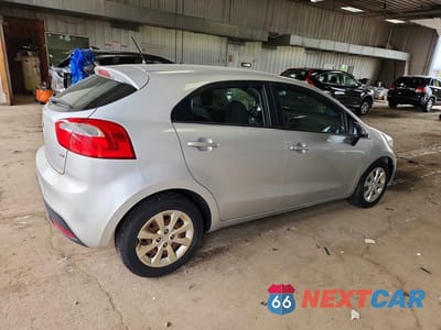 Trzecie zdjęcie samochodu z tyłu: 2014 KIA RIO LX VIN:KNADM5A38E6358539 - miniatura