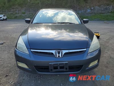 Piąte zdjęcie samochodu w środku: 2005 HONDA ACCORD EX VIN:1HGCM56805A114367 - miniatura