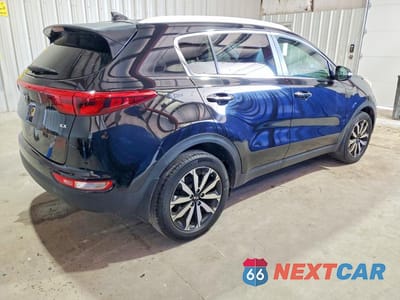 Trzecie zdjęcie samochodu z tyłu: 2019 KIA SPORTAGE EX VIN:KNDPN3AC2K7576905 - miniatura