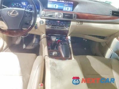 Zdjęcie 8 z 12 samochodu: 2014 LEXUS LS 460 VIN:JTHBL5EF7E5130277 - miniatura