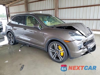 Czwarte zdjęcie samochodu z boku: 2014 PORSCHE CAYENNE S VIN:WP1AB2A26ELA59102 - miniatura